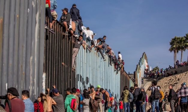 O imperador Trump e a luta contra os novos bárbaros